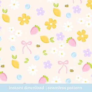 Puede incluir: Patrón sin costuras con limones, fresas, arándanos, margaritas, flores amarillas y moradas, lazos rosas y abejas sobre un fondo rosa claro. El texto "instant download | seamless pattern" está en la parte inferior.