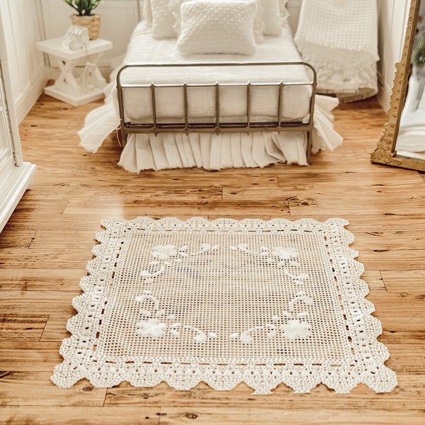 Dollhouse Plastic Lace Rug Piece 1:12 Scale Miniatures