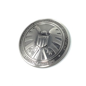 Spilla Metallica Agents Of S.H.I.E.L.D. E Portabadge - Riproduzione (US08) - Nuova