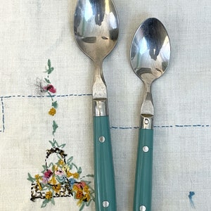 Teal Green Handles Stainless Steel Cutlery Set of 5 Vintage 1980s Casual Silverware image 5