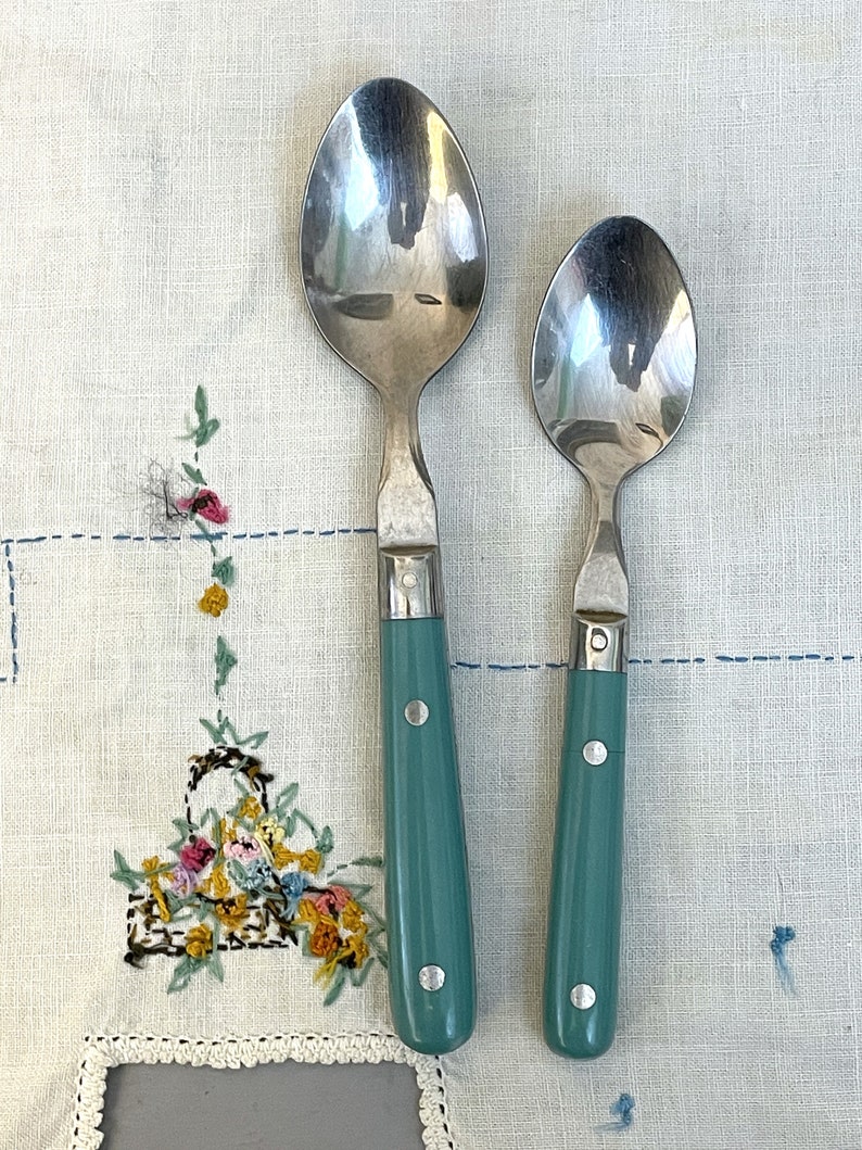 Teal Green Handles Stainless Steel Cutlery Set of 5 Vintage 1980s Casual Silverware image 5