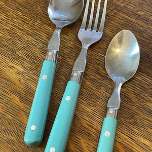 Teal Green Handles Stainless Steel Cutlery Set of 5 Vintage 1980s Casual Silverware image 3