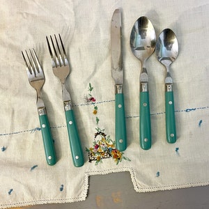 Teal Green Handles Stainless Steel Cutlery Set of 5 Vintage 1980s Casual Silverware image 2