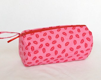 Quilted Makeup Bag, Red Lips Print, Vinyl Lined