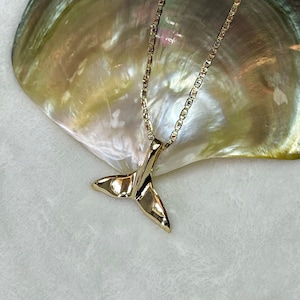 14k Gold Whale Tail Pendant Necklace Hawaii