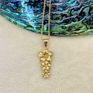 14K Solid Gold 3 Flower pendant necklace
