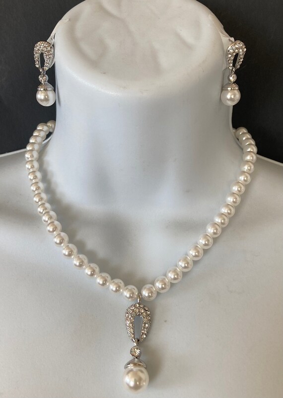 Stunning MONET Silver Faux Pearl Rhinestones Penda