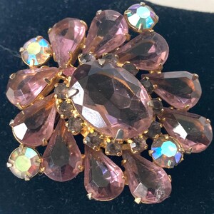 Gorgeous Vintage 1950&#39;s Unsigned WEISS Violet Aurora Borealis Rhinestone Gold Tone Brooch Pin