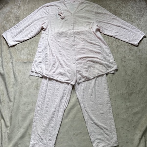Vintage WACOAL Pajama Set Pink Terry Cloth Sleep Lounge Wear Sz S Kiss And Love Me pastel light pink long sleeve roses appliqué