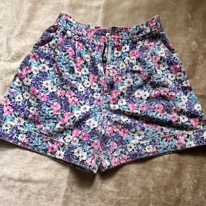 Z Cavaricci vintage denim shorts floral sz xs high waist pink floral flowers retro unique denim rare pocketed fun pattern print flowers