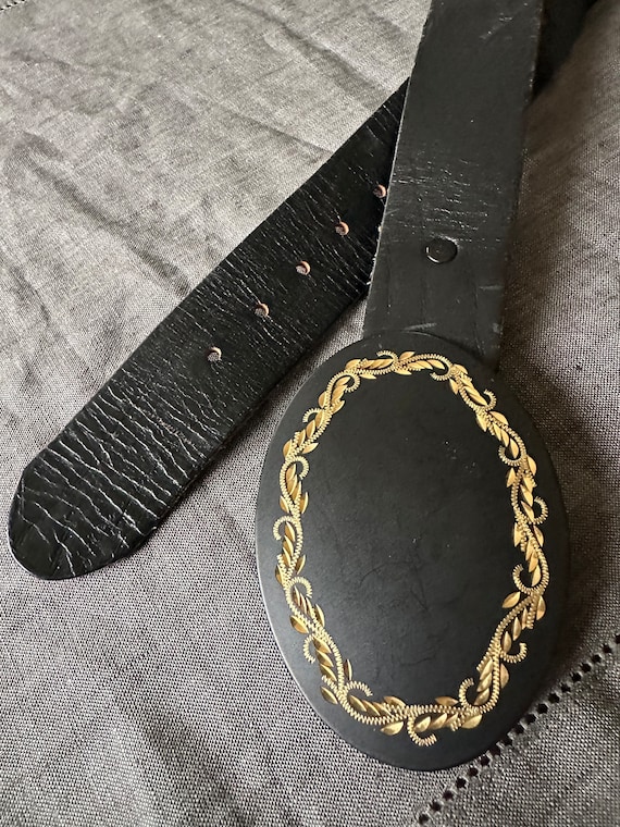 Vintage Women Leather Belt Black Oval Large Gold Etched  display picture 1