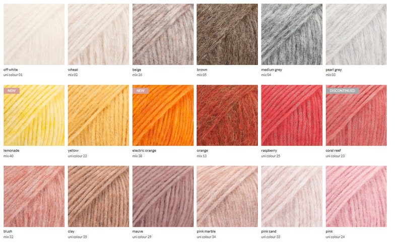 Puede incluir: Una carta de colores de muestras de hilo en varios tonos de blanco, beige, marr&oacute;n, gris, amarillo, naranja, rojo y rosa. El hilo est&aacute; dispuesto en filas y columnas, con cada muestra etiquetada con el nombre de su color y el n&uacute;mero de mezcla.
