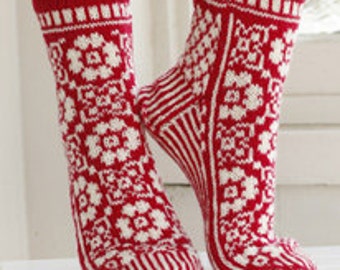 Beautifully knitted socks with a nice pattern. House socks.