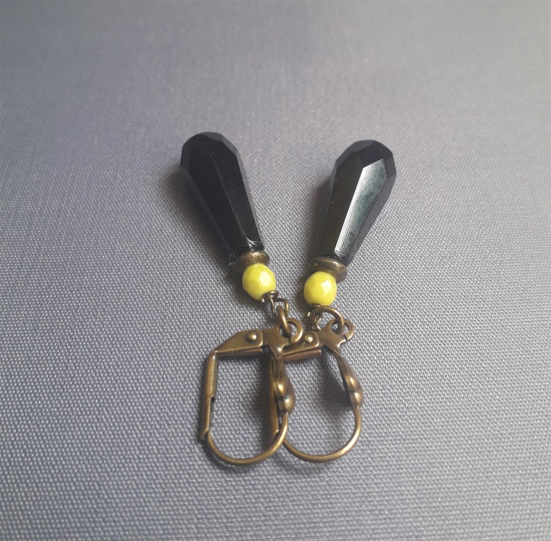 Small black and green glass ear pendants Aja