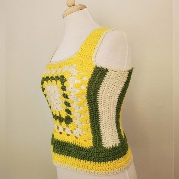 Vintage 70s crochet tank top knit yellow white VT… - image 2