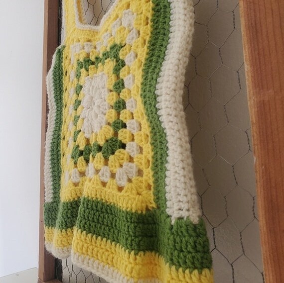 Vintage 70s crochet tank top knit yellow white VT… - image 5