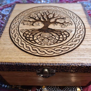 Tree of life keepsake box, gift for friend, housewarming gift, gift for mum, dad, spiritual gift, wooden box, can be personalised, birthday.