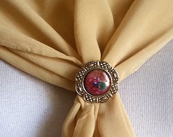 Vintage SCARF RING BROOCH of mid century modern design in glass and brass with folding clip at the back. West German shawl jewellery.