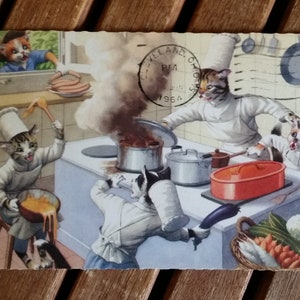Carte postale vintage CAT CHEF CHAOS, 1964, d'Alfred Mainzer, représentant un chaton sous-chef cuisinant dans une cuisine. Numéro 4908