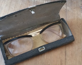 1960s HARD SHELL CASE for Eyeglasses. French vintage leather glasses storage with original velvet interior.