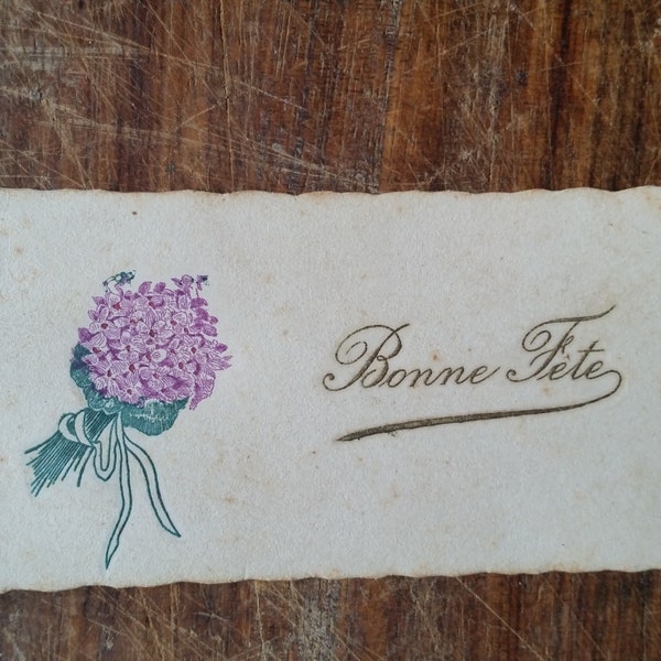 Carte-cadeau vintage Français Posy, Bonne Fête, joyeux anniversaire, célébration ou fête avec petites fleurs de lavande et lettrage en relief.