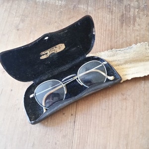 1930s FRENCH EYEGLASSES CASE, metal hard shell in black. Vintage glasses storage with original velvet interior from France.