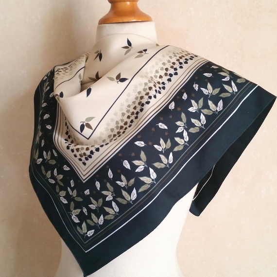 Vintage LEAFY FRENCH SCARF of leaves in earth tone co… Gem