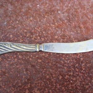 Antico TAGLIACARTE SCIMITAR in argento sterling del periodo Art Nouveau. Tagliacarte o tagliapagine a forma di spada, unico nel suo genere, per scrittori o amici di penna.