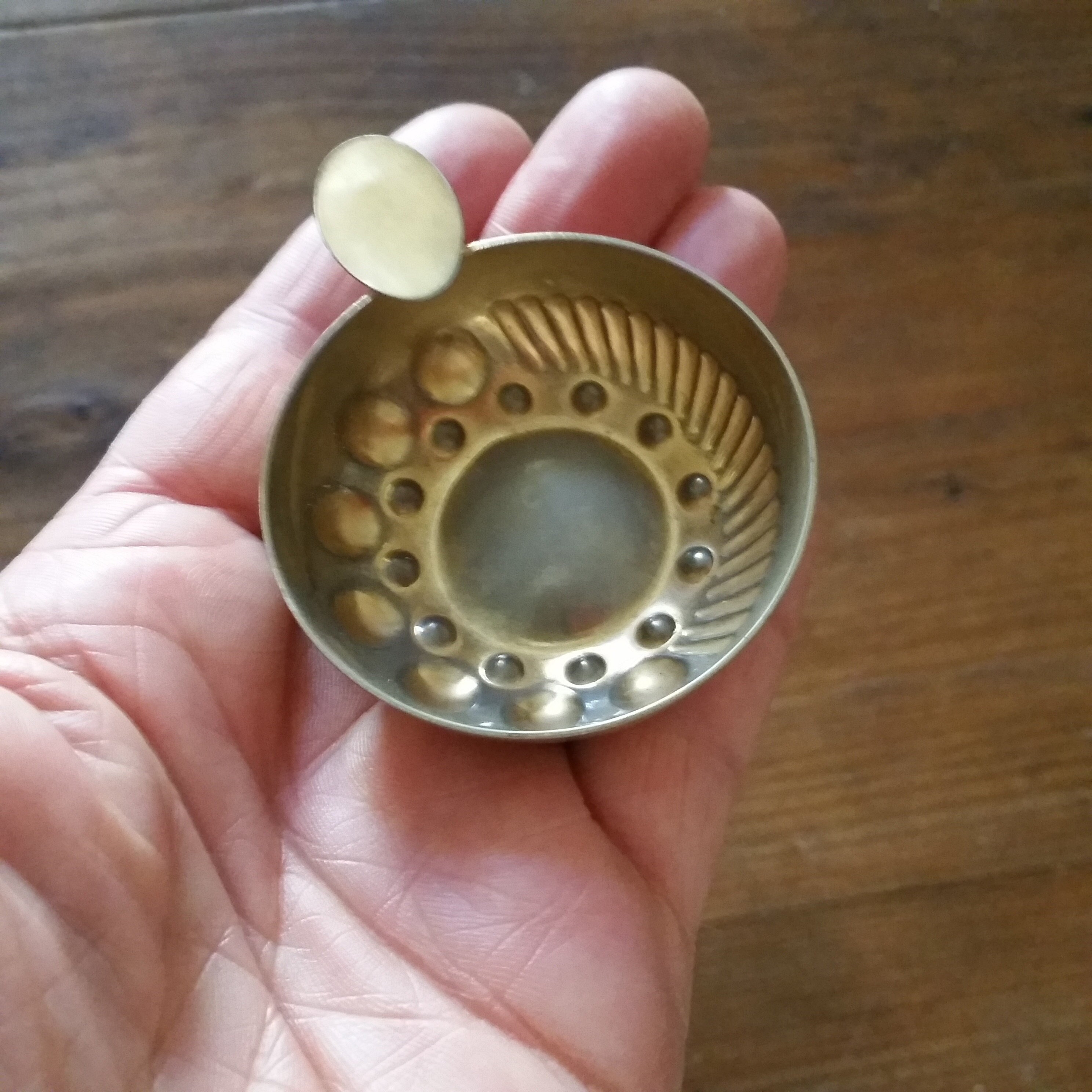 Vintage Minuscule Wine Tasting Cup ou Français Tastevin. Le Cadeau de Poche Wine Lover Pourrait Égal