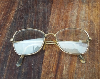 Vintage FRENCH BOURGEOIS EYEGLASSES with aviator style boho frames from the 1970s.