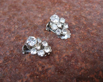 1950s CLASSIC VINTAGE EARRINGS of rhinestones in diamond cluster, mid century clip on style.