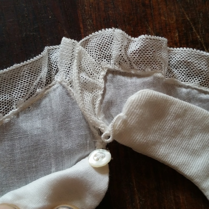 Edwardian ANTIQUE CHRISTENING BIB of French lace and linen. Perfect for special dinners, or as child's collar embelishment also. image 9