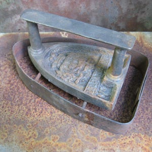 Antique VICTORIAN FLAT IRON 'Le Parisien' and base. Rare French sad hand iron and blacksmith made rustic trivet. image 2