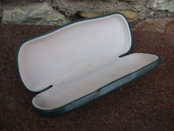 1970s FRENCH EYEGLASSES CASE, hard shell in fores… - image 5