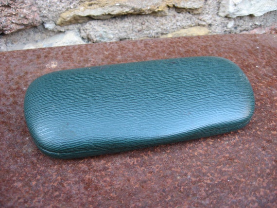 1970s FRENCH EYEGLASSES CASE, hard shell in fores… - image 2