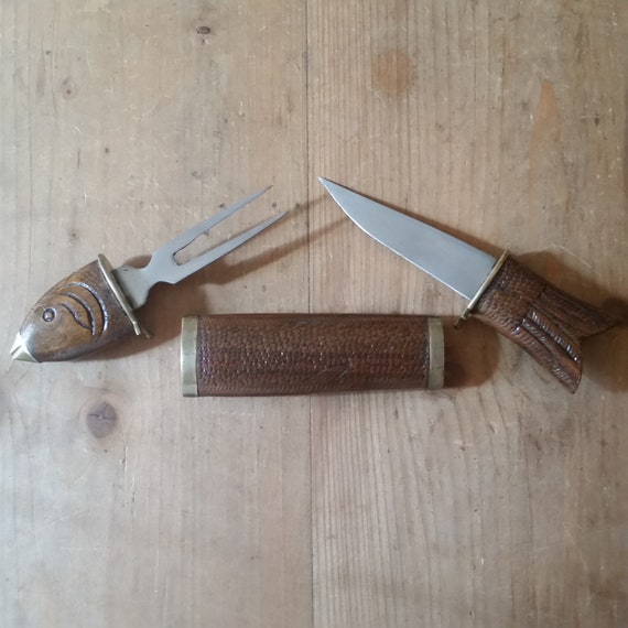 Vintage FISHERMAN'S KNIFE and FORK Carving Set in Fish Shaped Carved Wooden  Holder With Brass Fins and Fittings. 