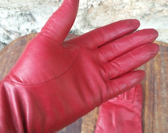 1960s FRENCH LEATHER GLOVES in bold red, lined and extremely fine seams. Mid century vintage quality women's fashion.