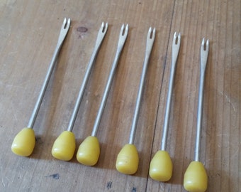 1950s FRENCH ESCARGOT FORKS, set of 6, vintage appetizer ors d'oeuvre tool from France. Perfect for a little aperitif or cocktail bar.