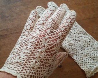 Antique FRENCH LACE GLOVES of little bobbin flowers in mesh design and scalloped wrist edge. Beautifully made Edwardian era quality.