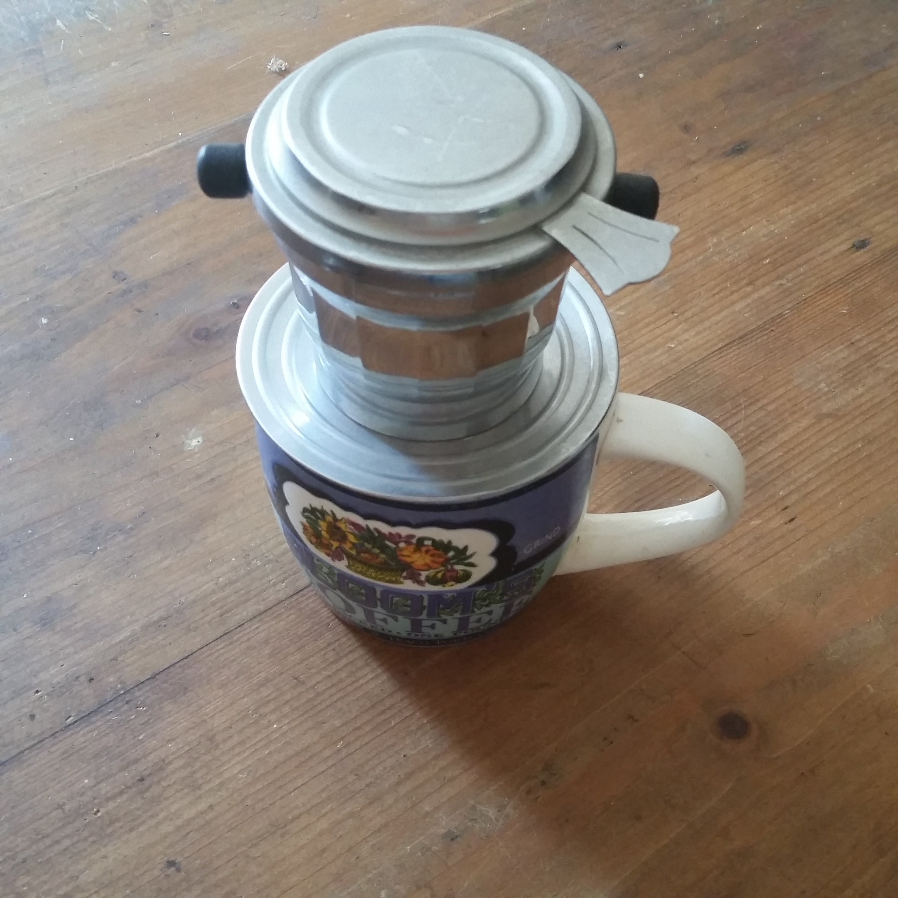 Cafetière Vintage 1 Tasse avec Poignées en Bakélite et Filtre Métal Chromé. Presse Café Individuelle