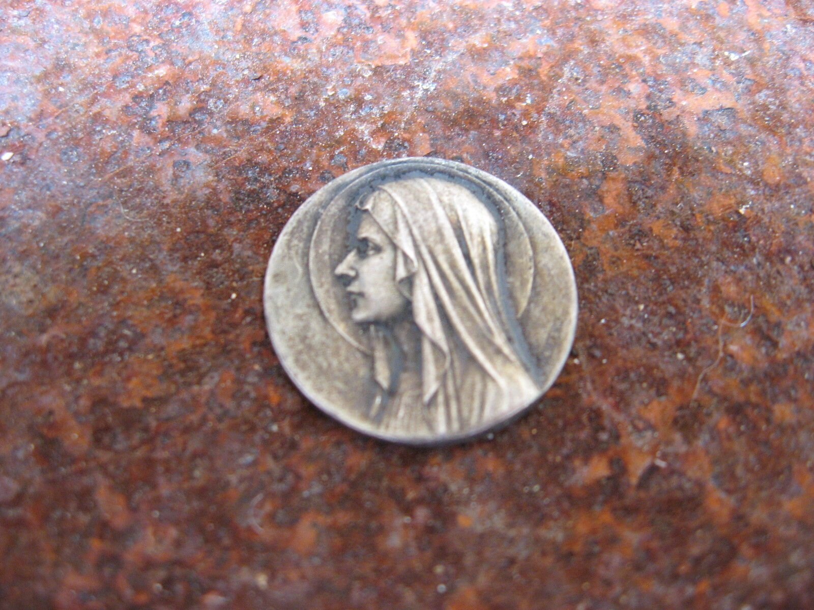 1910 Médaille Des Saints de Poche de La Vierge Marie et Sainte Bernadette. Français Souvenir Charme