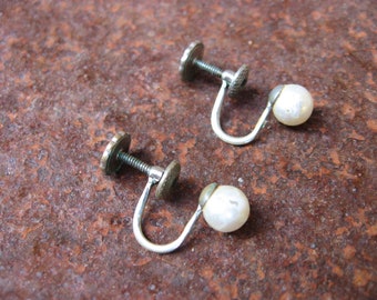 1950s CLASSIC VINTAGE EARRINGS with faux pearls and screw backs. Traditional Richelieu mid century style woman's jewellery.