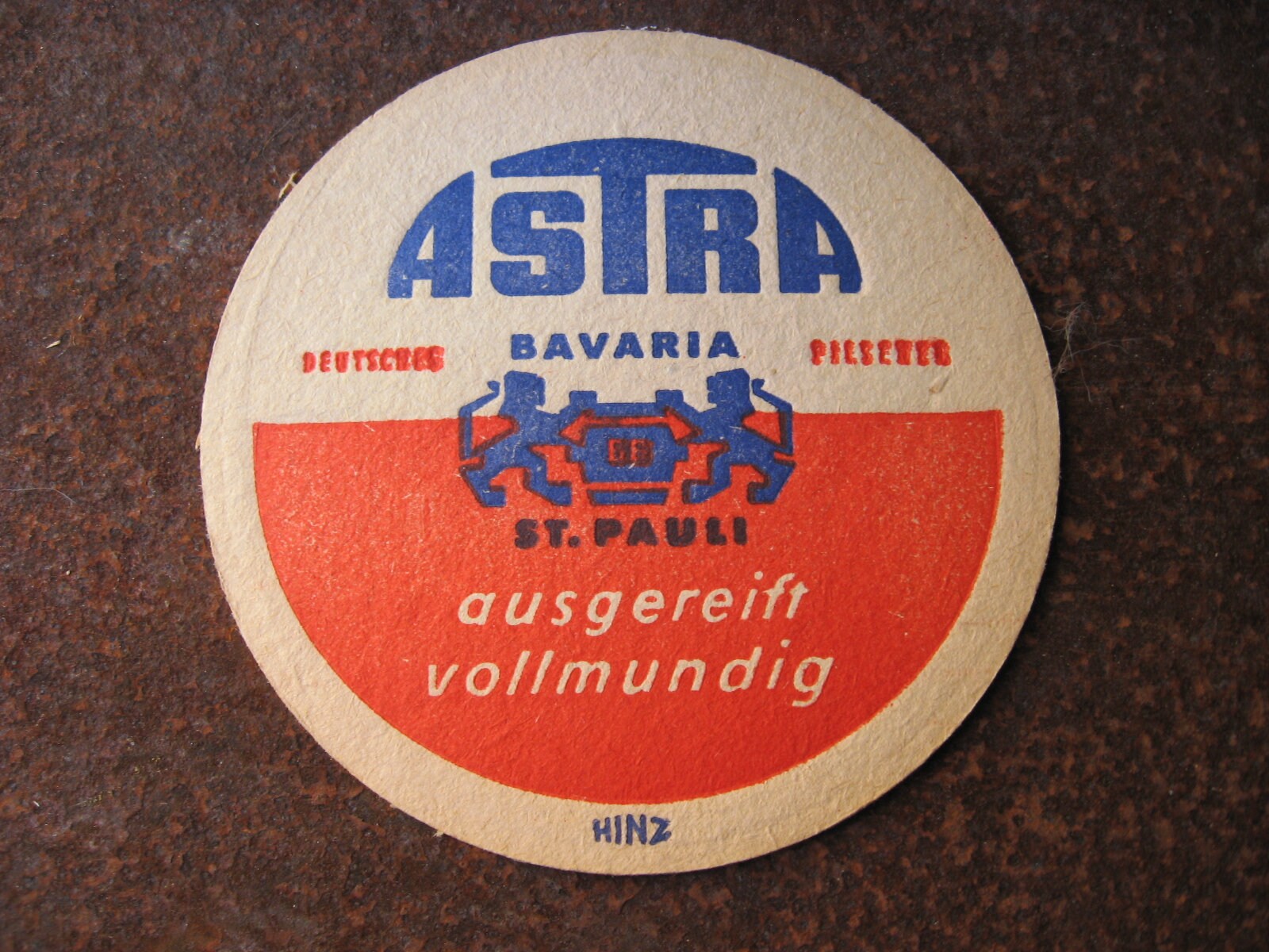 Tapis Astra Bavaria Beer Des Années 1960 en Excellent État de Collection. Vintage Original Allemand 