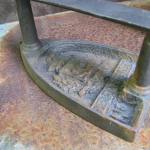 Antique VICTORIAN FLAT IRON 'Le Parisien' and base. Rare French sad hand iron and blacksmith made rustic trivet. image 8