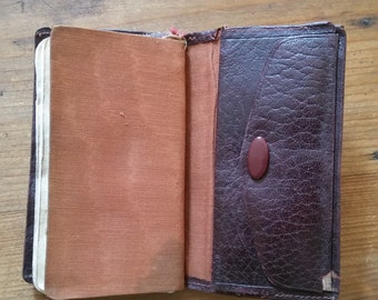 LIVRO DE MISSA SANTA Art Déco com porta-moedas para esmolas em capa de couro. Pequenos salmos de serviço religioso cristão vintage de 1922 em francês, de Limoges.