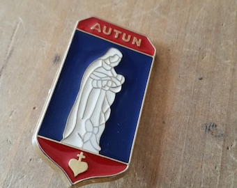 Broche Esmaltado Vintage Virgem Maria e Criança de Autun, França. Feito por Penin de Lyon. Cores francesas vermelho, branco e azul.