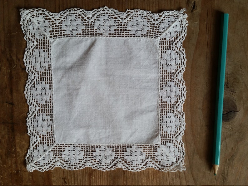 Edwardian linen and lace handkerchief. Fine white linen with hand made cotton lace trim around the edges. Quality antique from France.