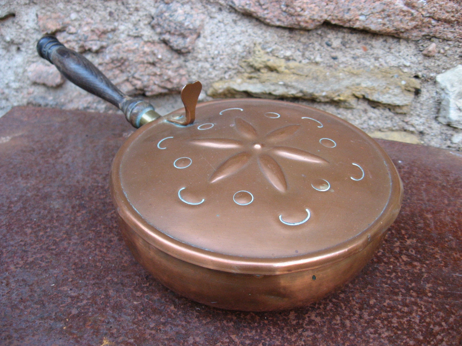 Années 1930 Silent Butler Pan Dans Le Cuivre de Style Arts & Crafts. Adorable Conteneur Rangement Cu