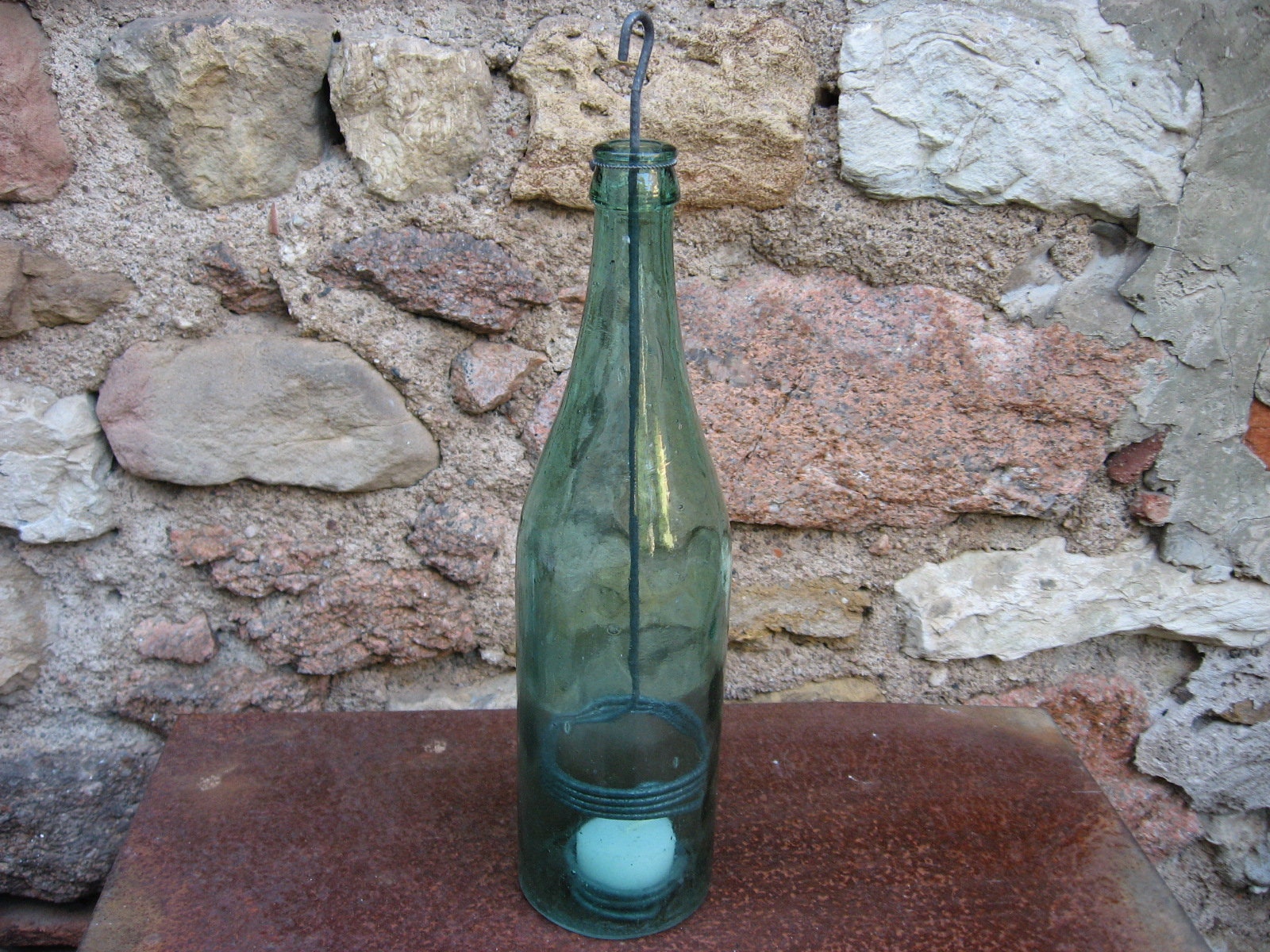 Vintage Wine Bottle Candle Hanging Holder. Patio Unique ou Décoration de La Maison, en Très Bon État