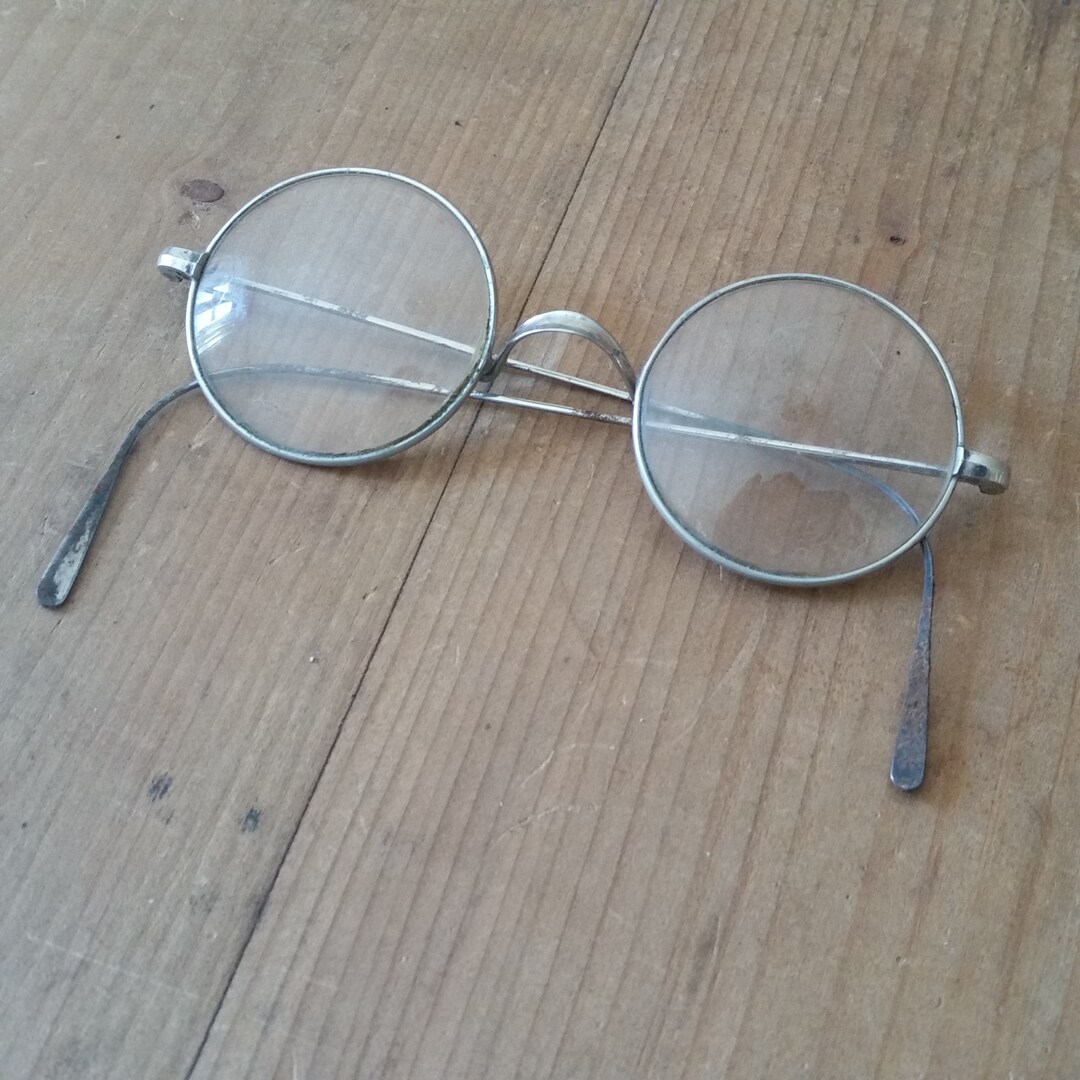 Art Nouveau Reading Eyeglasses With Round Lenses and Solid Bridge. Old Fashioned Vintage French